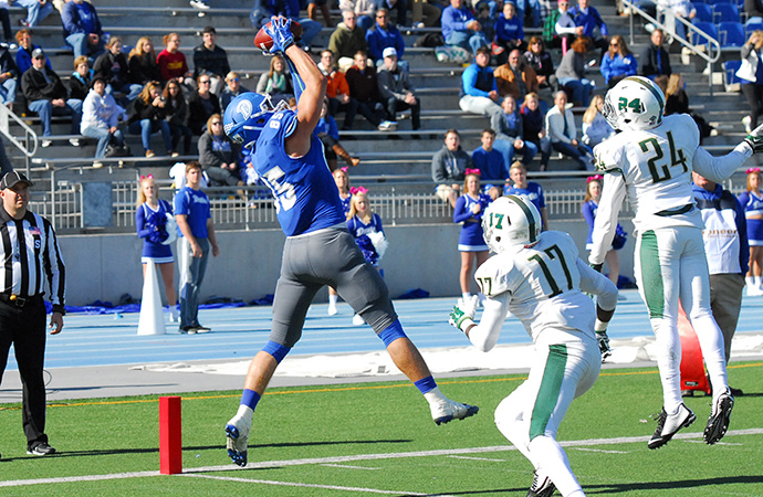 Drake's Eric Saubert hauls in one of his three touchdown receptions against Jacksonville, Saturday. (Photo courtesy Drake Athletic Media Relations)
